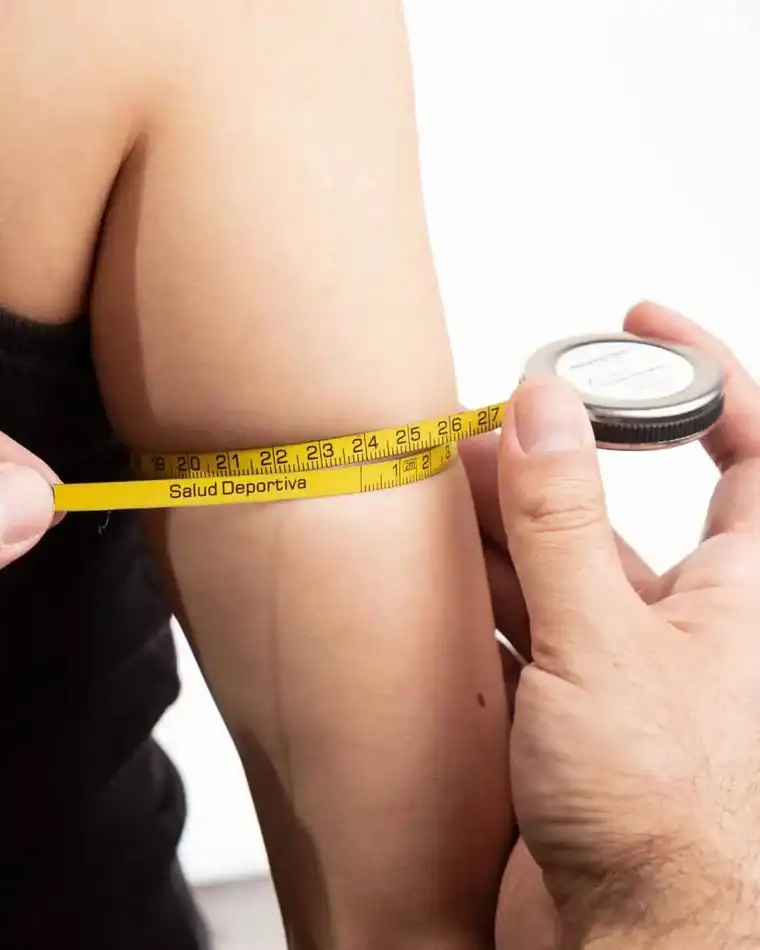 Medición de perímetro con cinta metálica